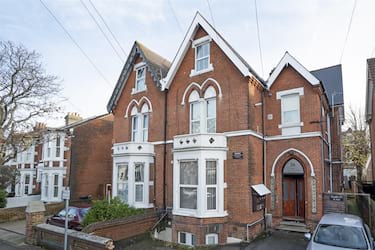 2 bed flat, St. Davids Road, Southsea, Portsmouth, PO5 1QN